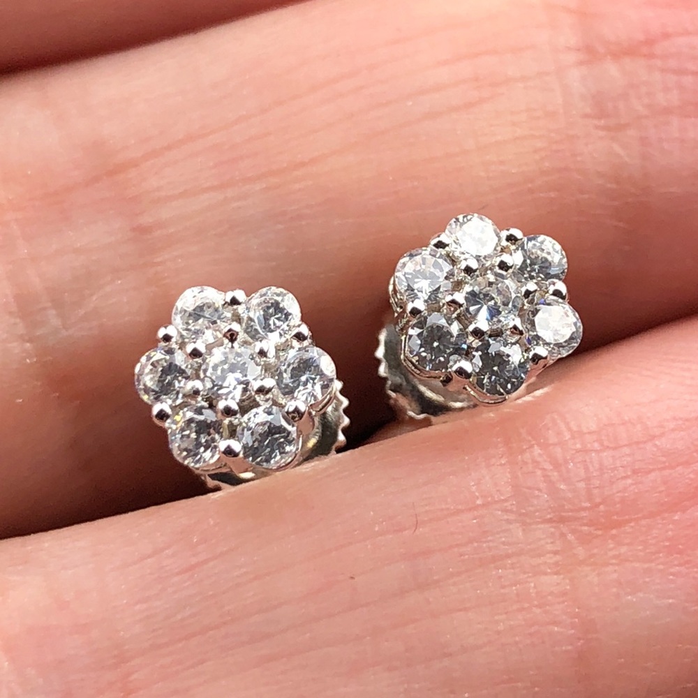 925 Sterling Silver classic flower stud earrings